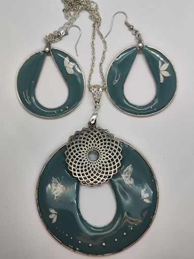 Turquoise Garden Necklace and Earrings Set